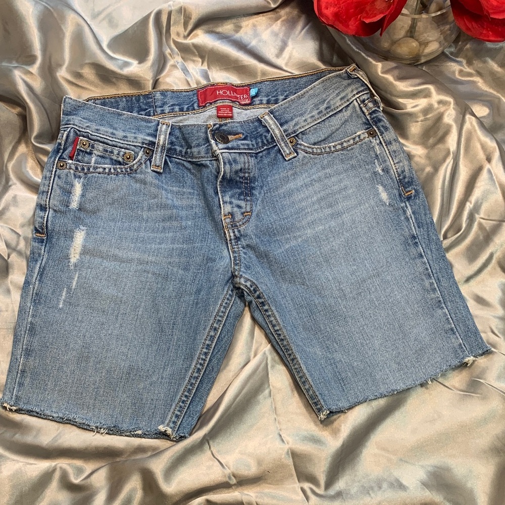 🌹VINTAGE Hollister DENIM • Light Wash Low Rise Distressed Denim Cutoff Shorts